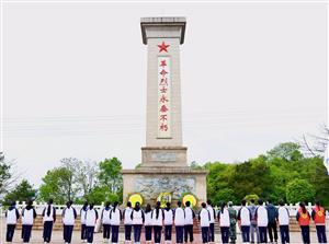 丰碑祭英豪 --菠菜信誉平台集合网到烈士陵园祭英烈
