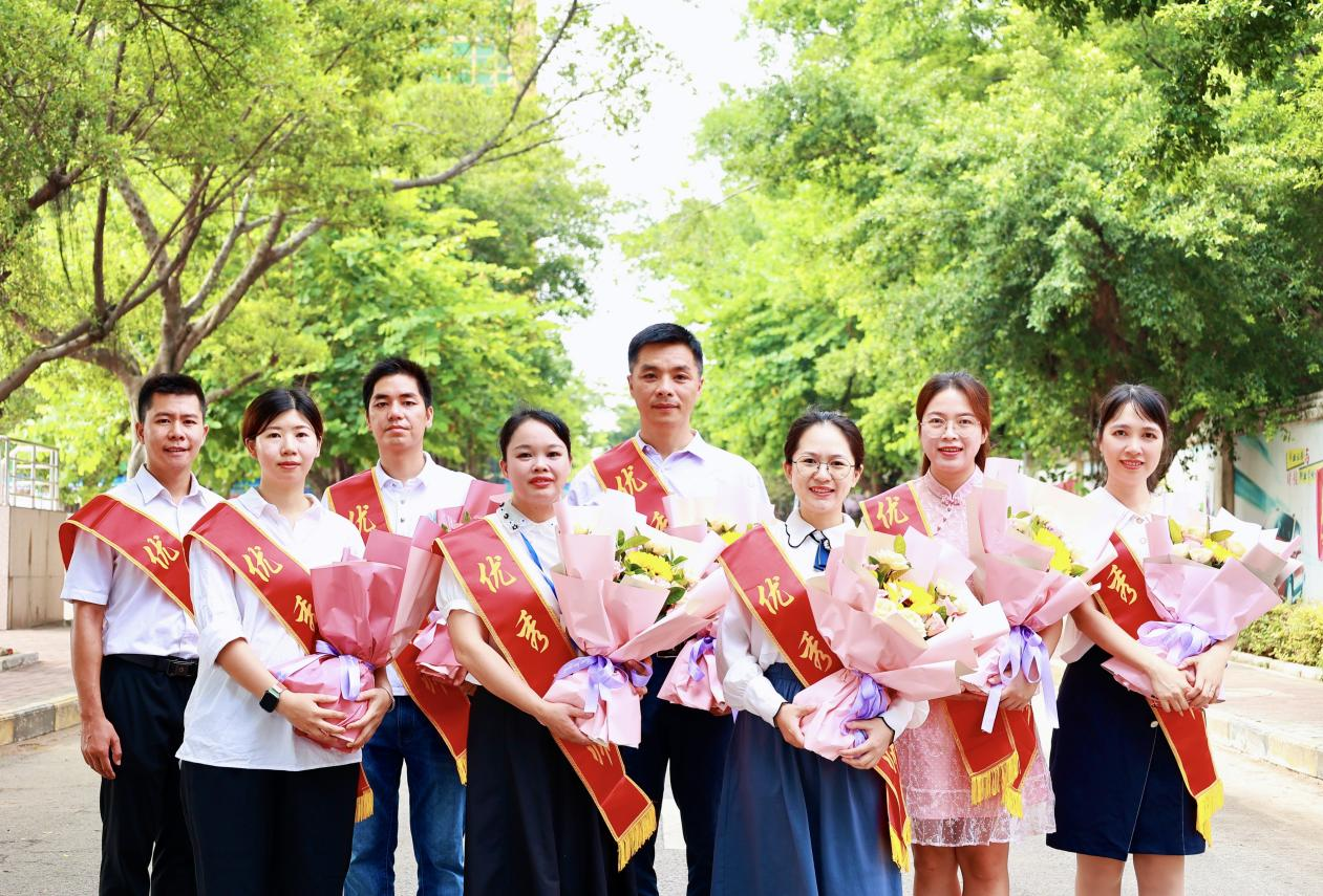 【学习身边榜样】菠菜信誉平台集合网优秀教师系列报道（三）--2022年柳州市优秀教师韦柳芳、李思烨、朱燕雯、刘海婷、刘润生、陈才连、陈焕、黄挺