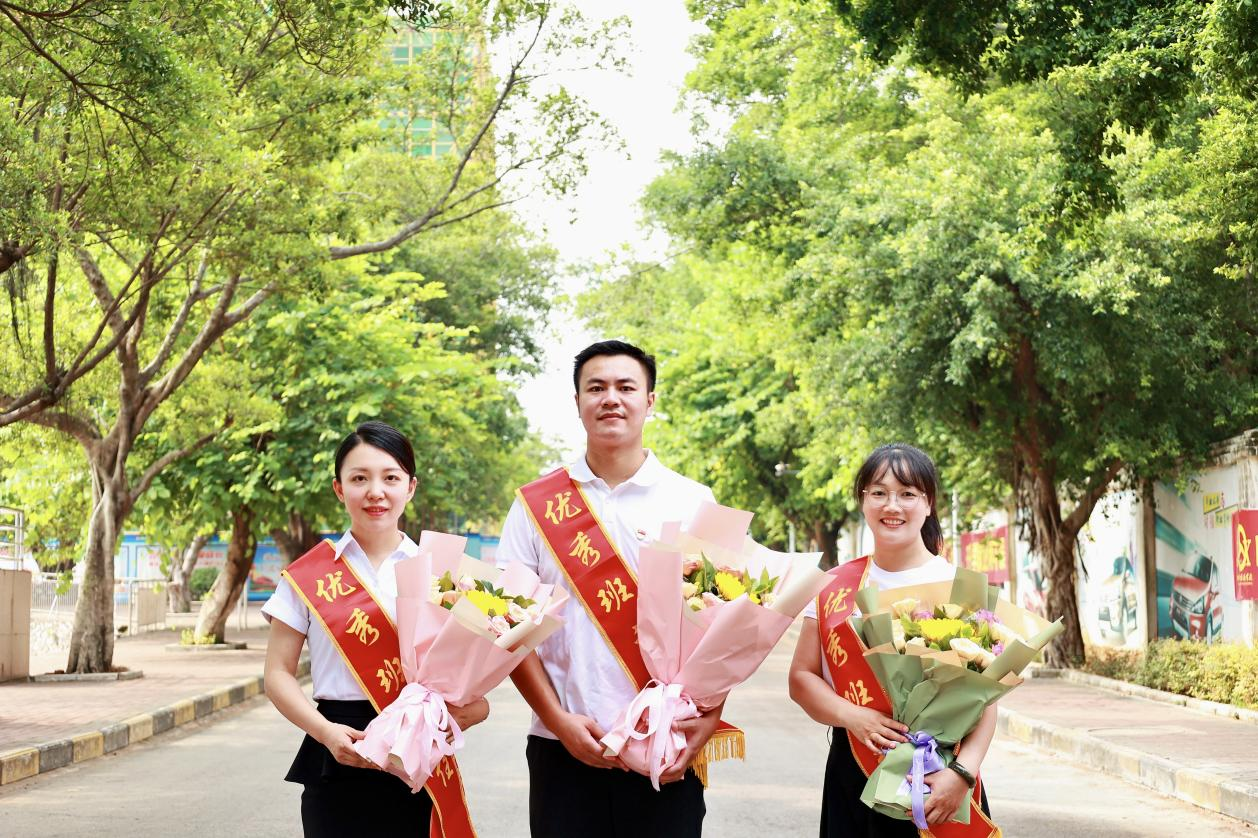 【学习身边榜样】菠菜信誉平台集合网优秀教师系列报道（五） --2022年柳州市优秀班主任 易敏婷、谢光全、蒙繁荣