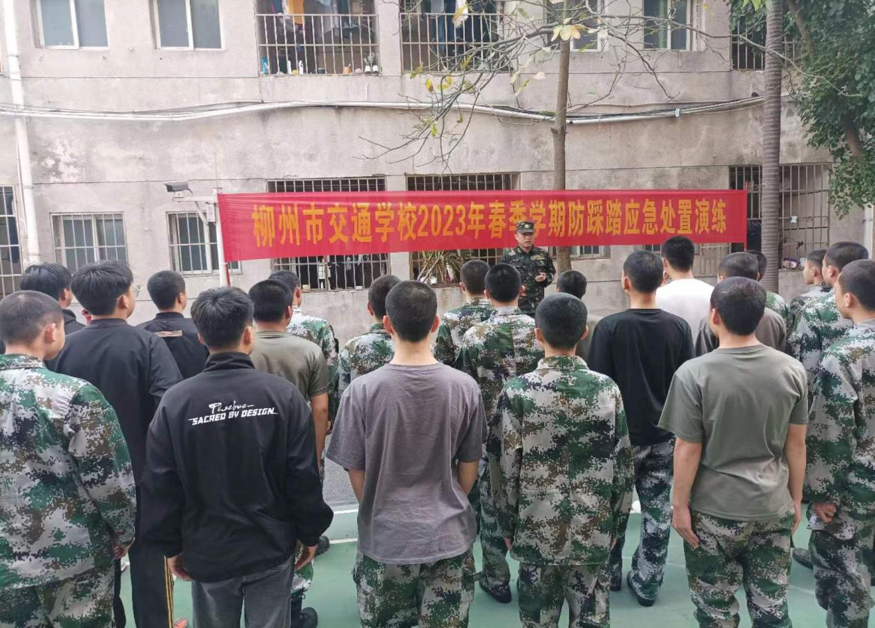 菠菜信誉平台集合网举行以防踩踏为主题的应急突发事件逃生演练活动