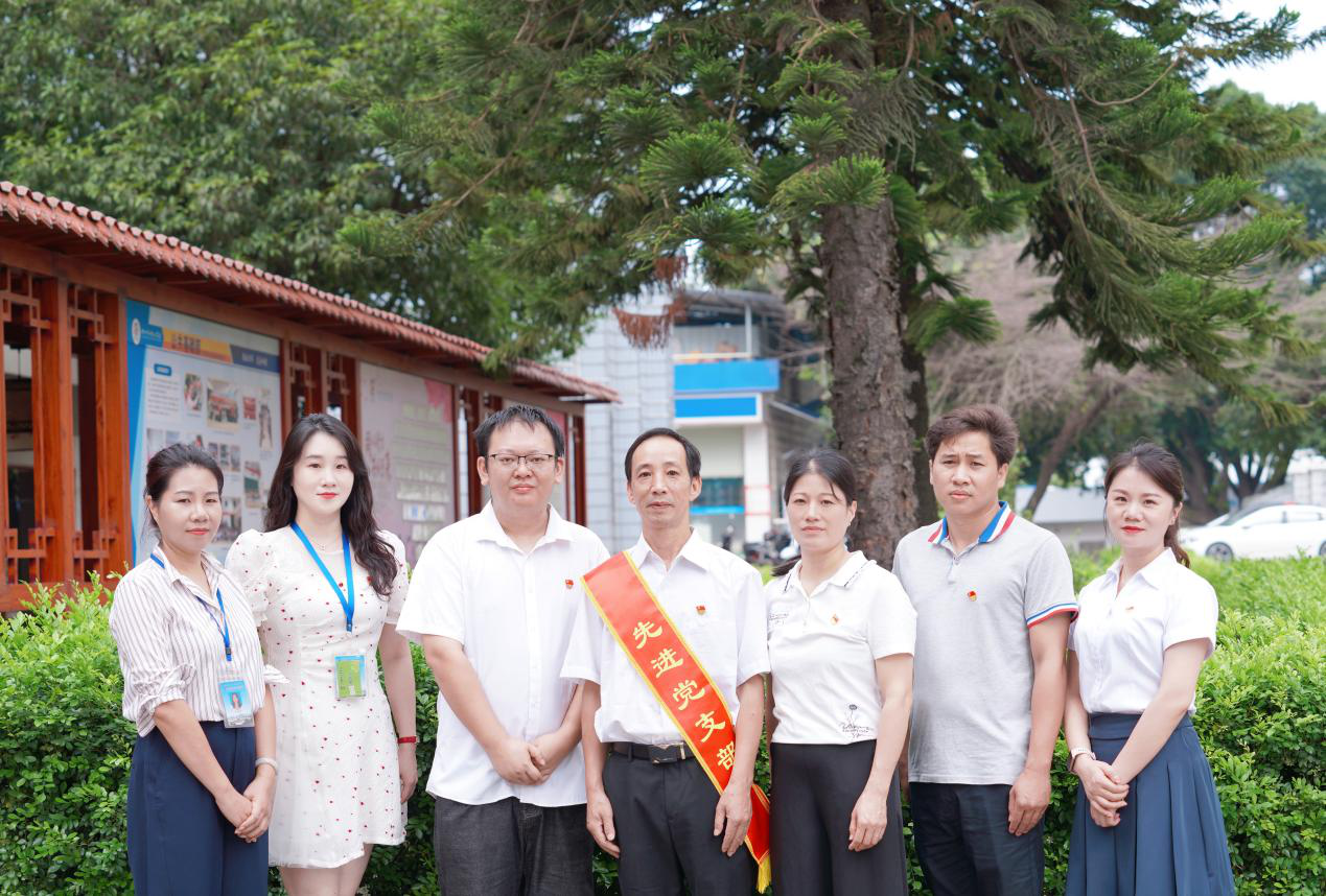 党旗飘扬 致敬榜样|菠菜信誉平台集合网“两优一先”先进事迹展播（一）