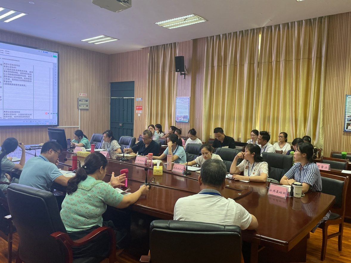 名师引领促成长 踔厉前行谋新篇 ——菠菜信誉平台集合网召开名师培养研讨会