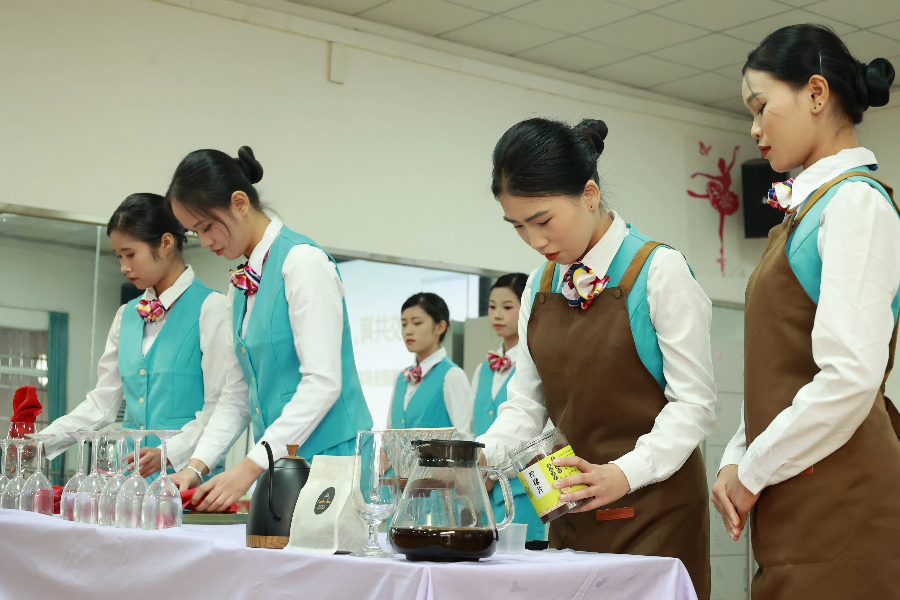 交通启智 家校共融 共绘未来 | 菠菜信誉平台集合网2024秋学期家长开放日活动