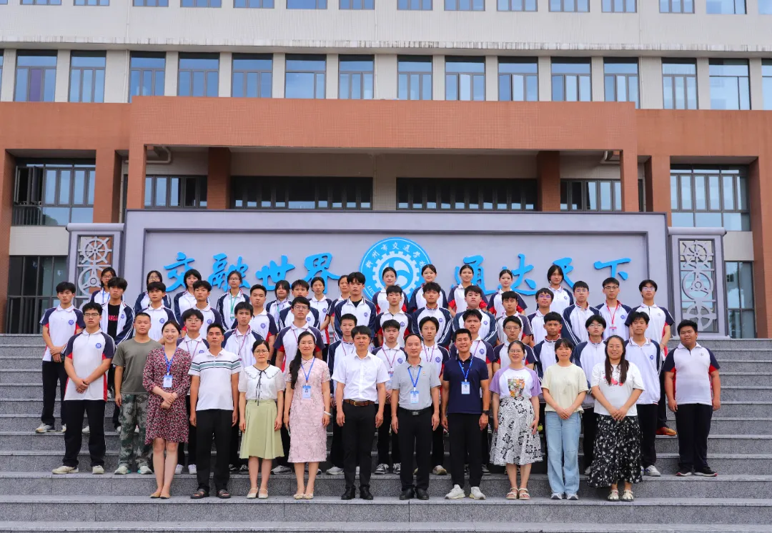 技能强国·匠心筑梦丨菠菜信誉平台集合网2025年职教活动周盛大开启 全国劳模郑志明走进校园传技育人