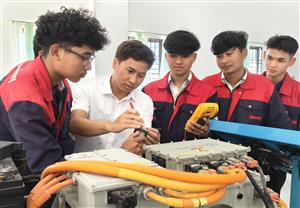 “职教出海”再添浓墨重彩的一笔 | 菠菜信誉平台集合网派教师赴柬开展职教志愿服务活动